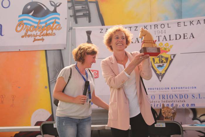 Manolo Urbietak Xake Festarako eginiko abestia entzungai