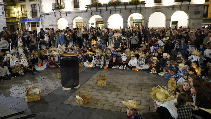 Iluntasunean berpiztu dute Gau Beltzeko tradizioa