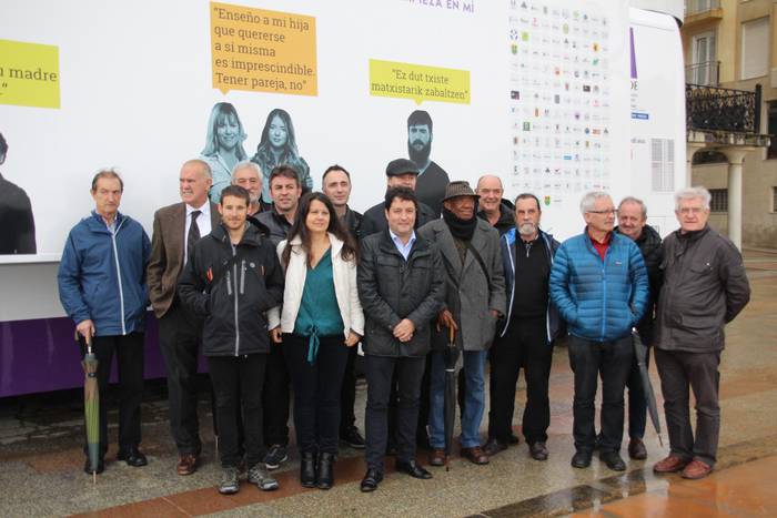 Berdintasunaren alde, ‘Gu ere bai’ manifestua landu dute Zarauzko gizonek