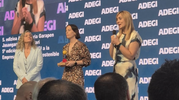 Adegik Garapen Jasangarria saria eman dio Elmubas enpresari