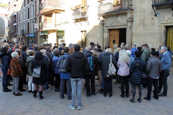 Irudietan: 'Elkanoren senitarteko zarauztarrak' hitzaldi ibiltaria