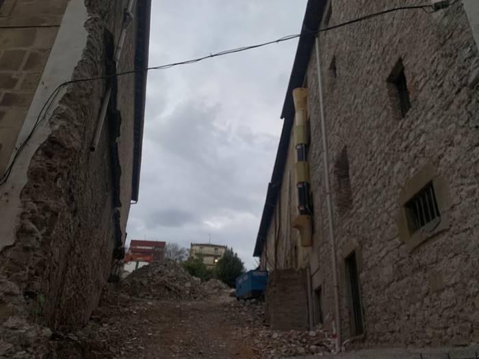 [INUZENTE EGUNEKO ALBISTEA] Maisu frantziar baten margoa aurkitu dute Komentuko koadro batean ezkutatuta