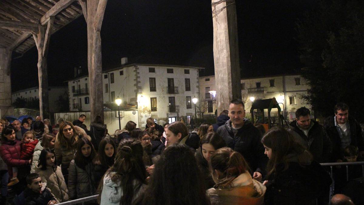 Iagomagoren ikuskizuna eta gaztaina jana izango dituzte zapatuan Urrestillan