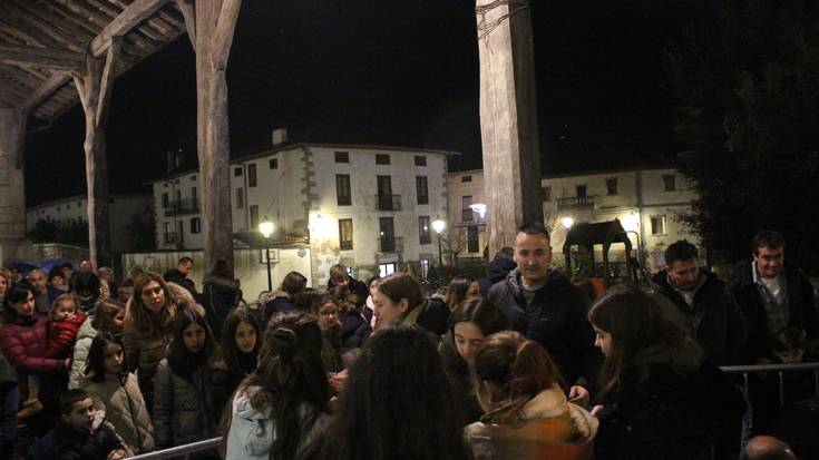 Iagomagoren ikuskizuna eta gaztaina jana izango dituzte zapatuan Urrestillan