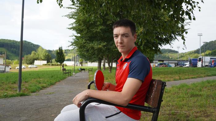 Jon Mendizabal: "Mahai tenisa fisikoki exijentea da, baina batez ere, mentalki"