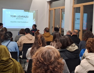 Ikusmina piztu du Tom Lizarazuren solasaldiak