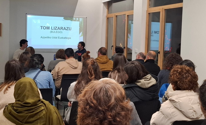 Ikusmina piztu du Tom Lizarazuren solasaldiak