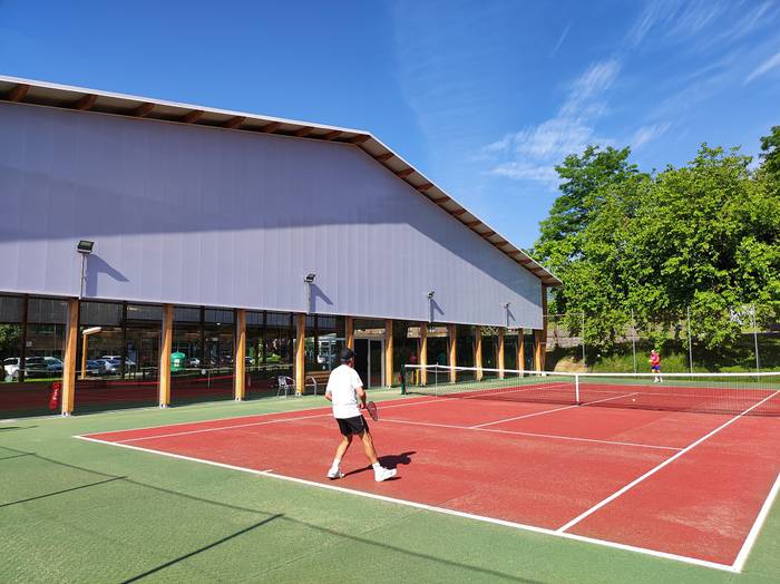 Azkoitiko Txerloiako estalitako tenis pista erabilgarri dago