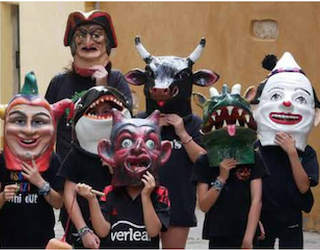 Santelmoetan buruhandi bezala ateratzeko gonbidapena egin die udalak gaztetxoei