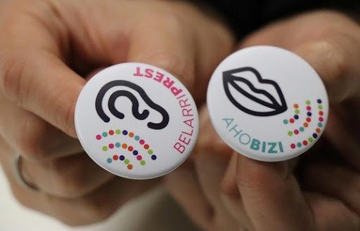 Euskaraldiko txapak eta banderak jaso ahal izango dira datorren astean Torrezurin
