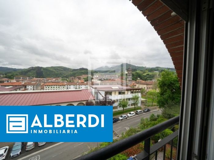 Alberdi Inmobiliaria: etxebizitza salgai Zuazola kalean