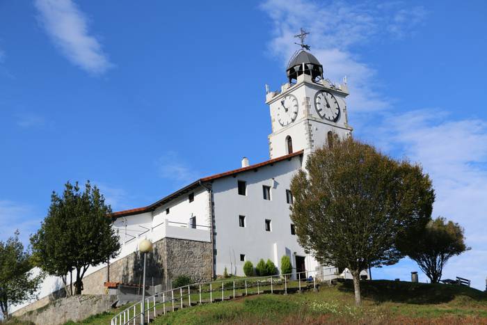 Azkoitiko San Martin ermita, hutsik eta isilik