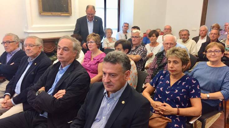 Gipuzkoaren eta organoaren arteko erlazioa balioan jartzen duen liburua aurkeztu du Esteban Elizondok
