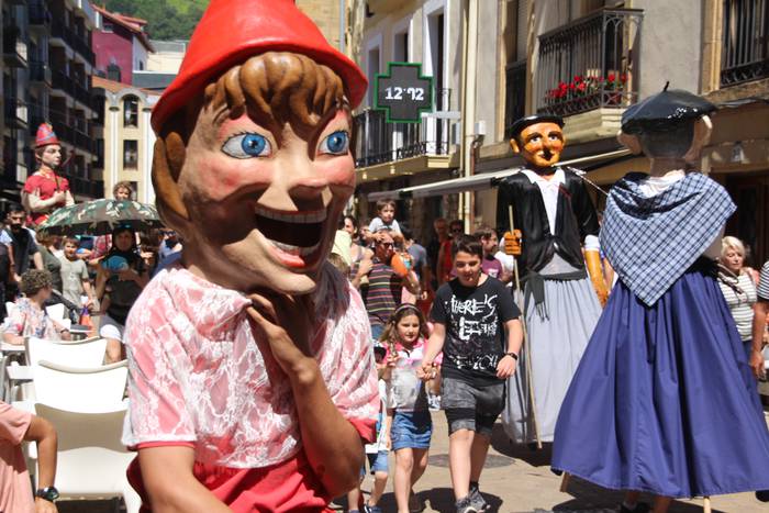 Erraldoien eta buruhandien festa Zarautzen
