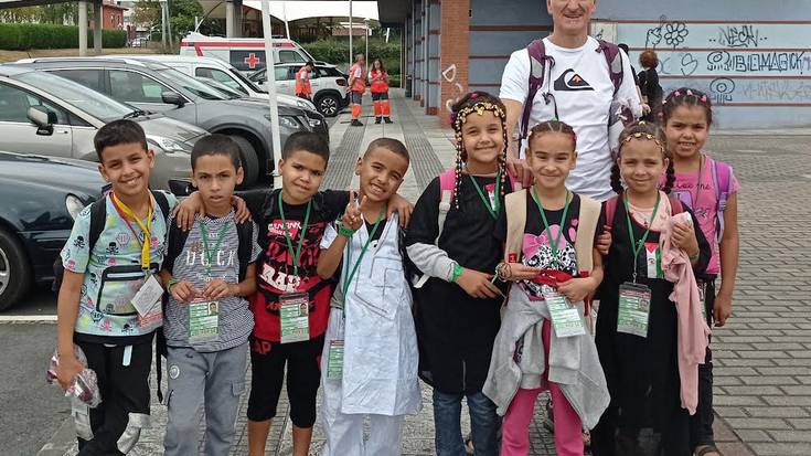 Darahli elkarteak udarako harrera familiak behar ditu