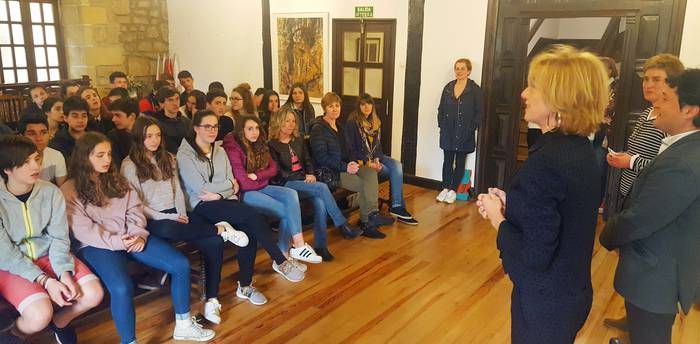 Frantziako Douarnenez herriko ikasleak Zarautzen izan dira, ikastetxeen arteko senidetze programaren barruan