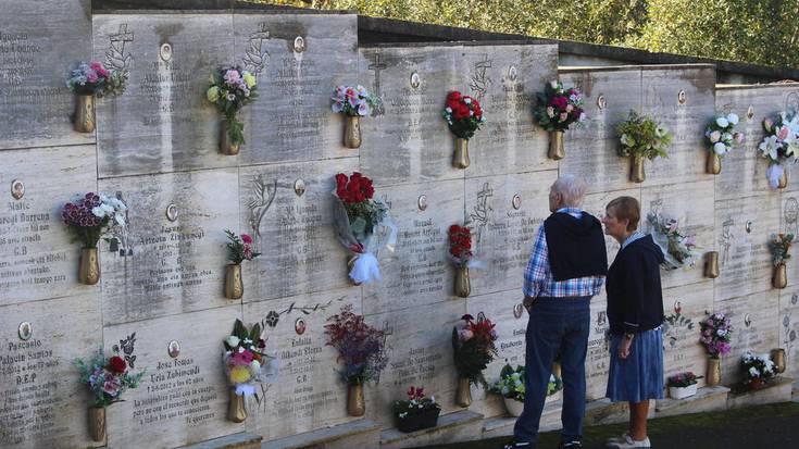 Joan-etorri askoko eguna hilerrian