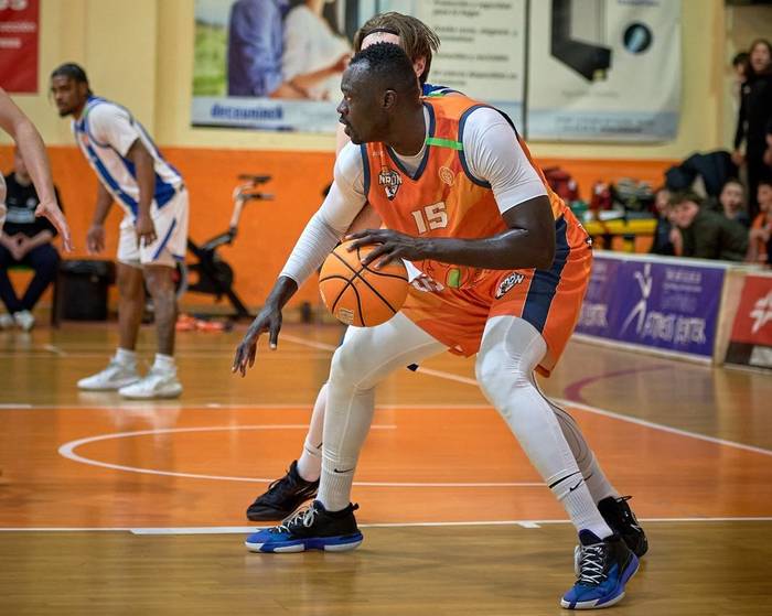 Pape Badji pibot senegaldarra fitxatu du Biele ISBk