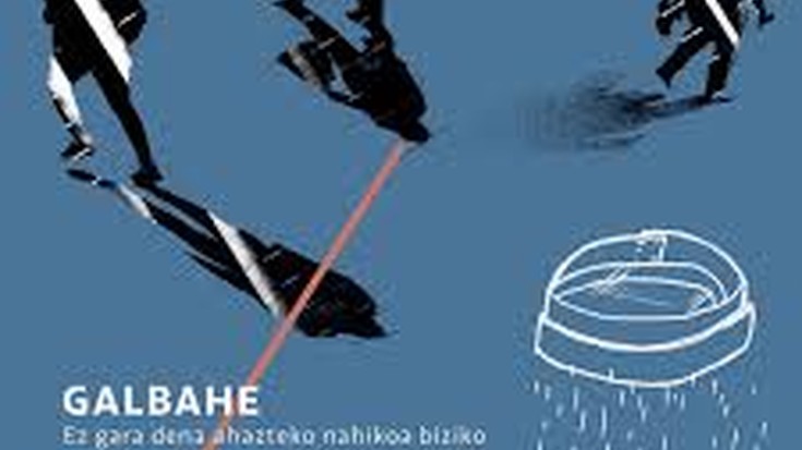 Musika eta poesia emanaldia: 'Ez gara dena ahazteko nahikoa biziko'