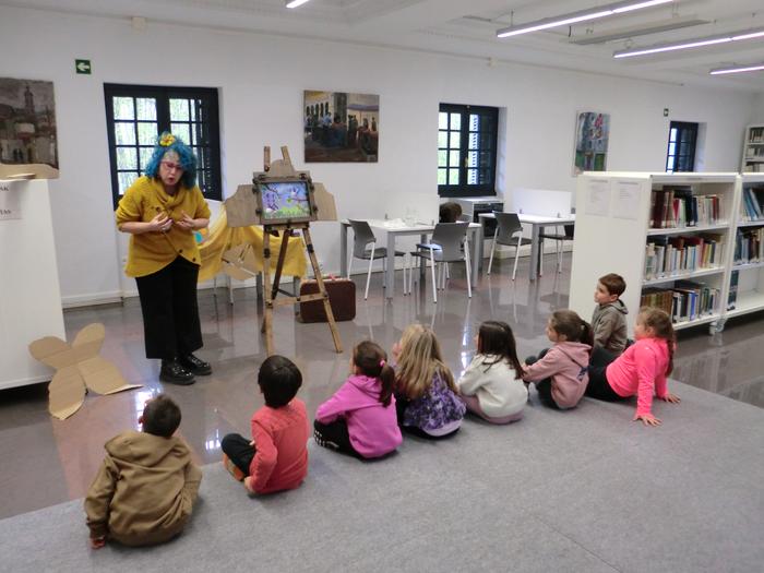 Miruk ipuin kontaketa saioa eskaini du liburutegian