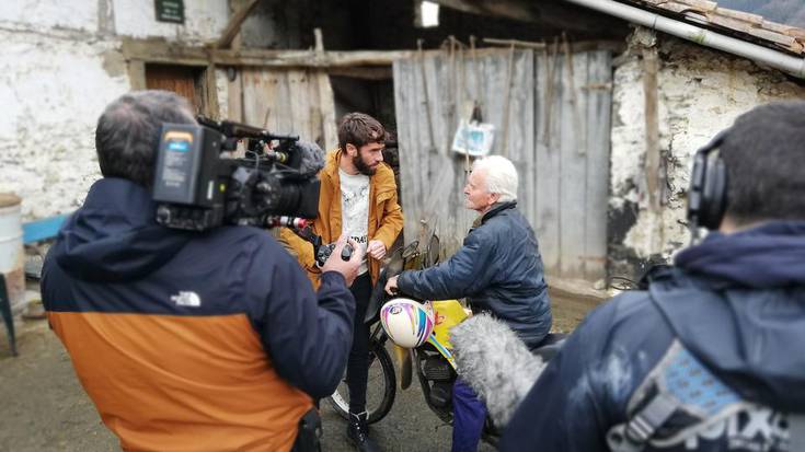 'Herri txiki, infernu handi' saioa grabatzen ari dira Urrestillan