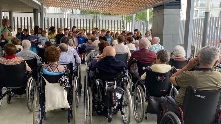 Euskal kantak Otezurira eraman dituzte Herri Eskolako ikasleek