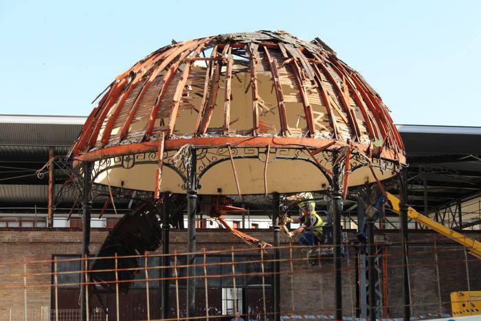 Plazako kiosko zaharraren azken egunak