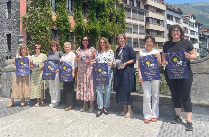 500 euroko balioa duen piruleta bana banatuko dute Azkoitiko eta Azpeitiko saltokiek datorren astean