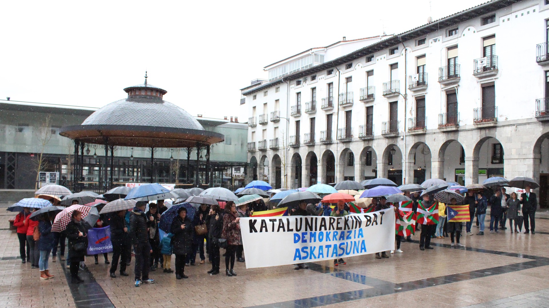 Azpeitian ere babesa agertu diote Kataluniari