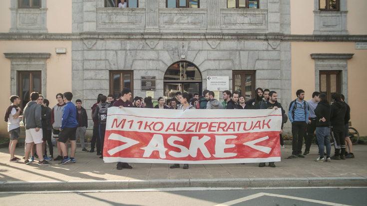 Babesa agertu diete errepresioaren aurkako manifestazioaren harira auziperatutako lau gazteei