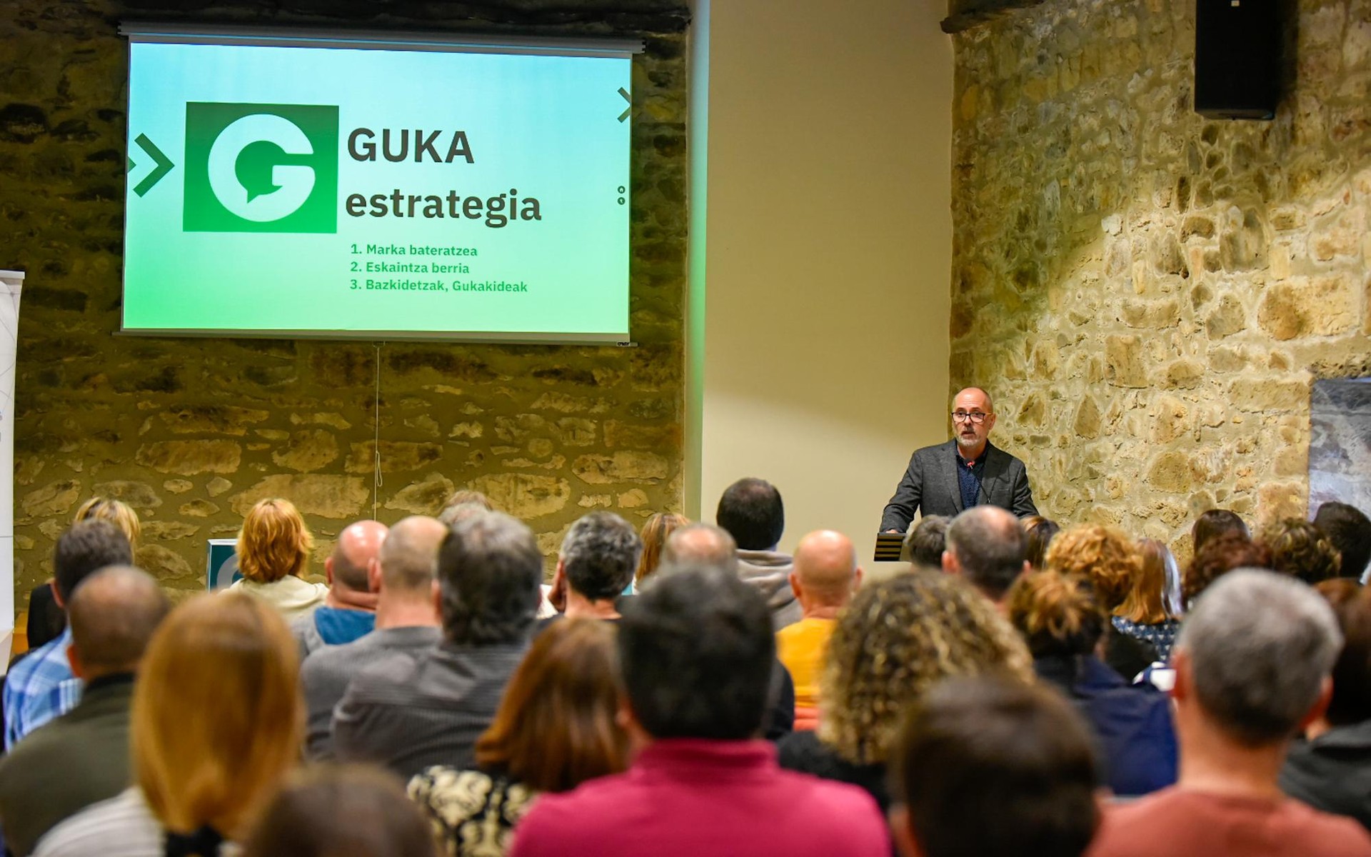 Guka aurkeztu du Urolako Komunikazio Taldeak