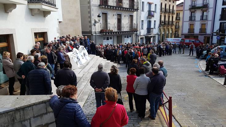 Pentsiodunen protestek ez dute etenik