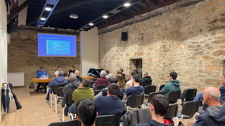 Tuberkulosiak abere suharrengan eta ganaduzaleengan dituen eraginez jardun dute Basazabalen