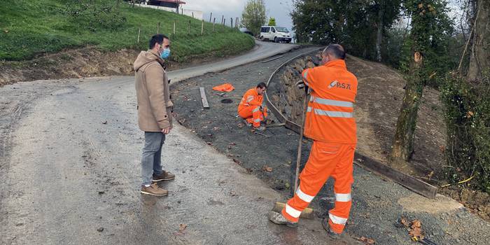 Sorazu bidea zabaltzeko eta hobetzeko lanak egiten ari dira