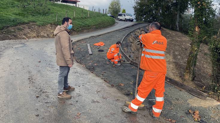 Sorazu bidea zabaltzeko eta hobetzeko lanak egiten ari dira
