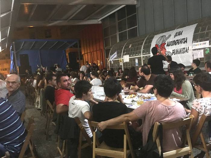 Herritar ugarik parte hartu du Zestoako garagardo azokan