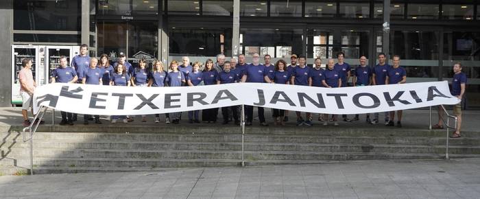 Etxera jantokian afariak emango dituzte datozen hiru festa egunetan