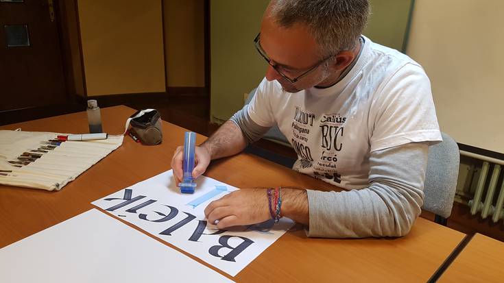 Juan Luis Blanco: "Euskal grafian oinarrituz, bi tipografia sorta egin ditut: 'Harri' eta 'Basati'"