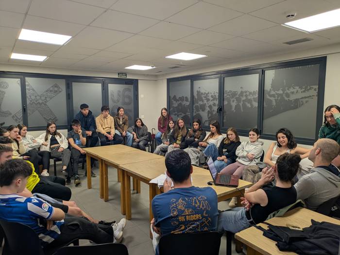 Hasi dira Sanjuandegiko festetarako prestaketekin