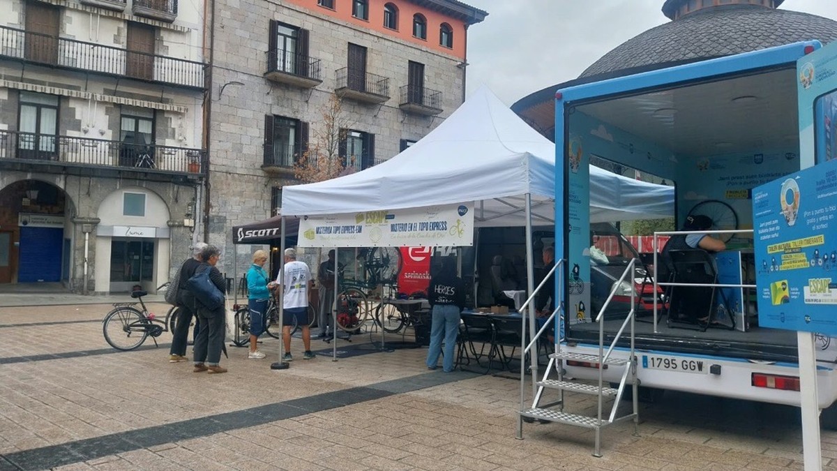 Bizikletak doitzeko eta konpontzeko aukera izan dute herritarrek goizean