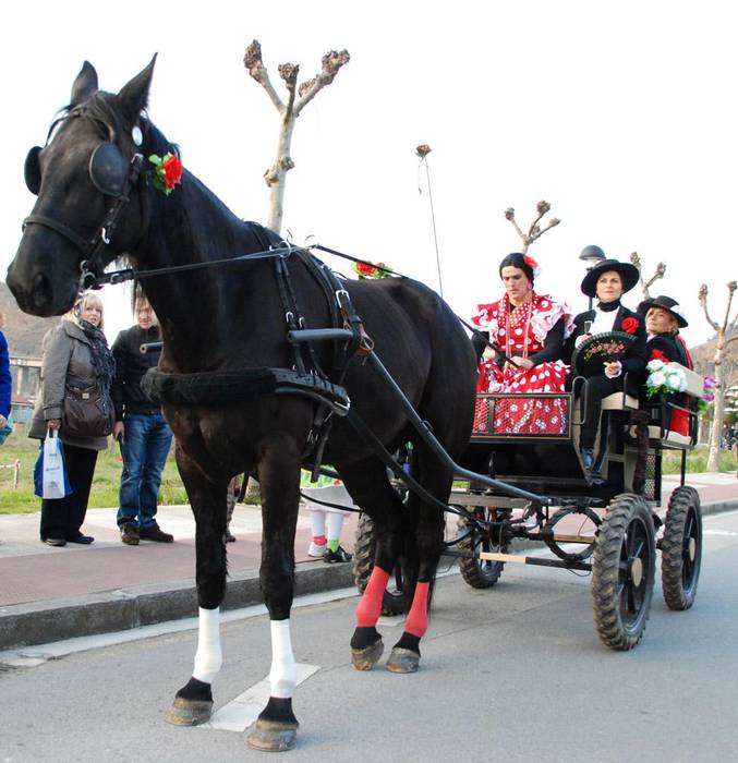 Inauterietarako festa prestatu dute hainbat herritarren artean
