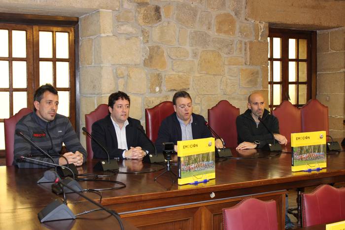 20 txirrindulariren argazkiak eta testigantzak biltzen dituen liburua argitaratu du Tolinek