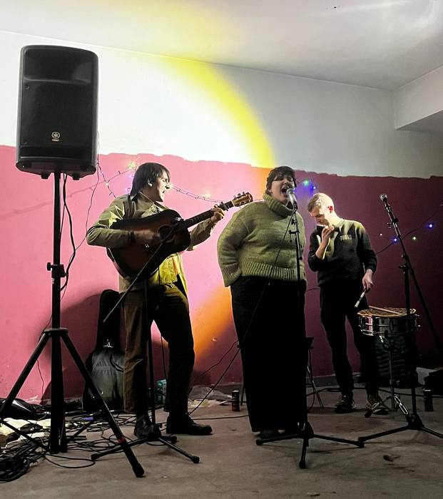 Musika doinuz girotu dute Azkoitiko Gaztetxearen lehen gaua