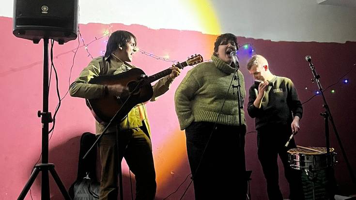 Musika doinuz girotu dute Azkoitiko Gaztetxearen lehen gaua