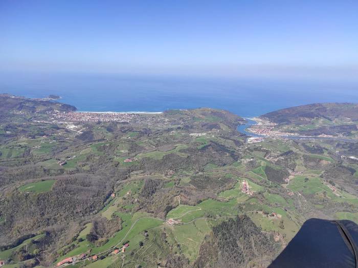 Euskadiko Aire Kirol Federazioak antolatutako parapente txapelketa Orion bukatu zen igandean
