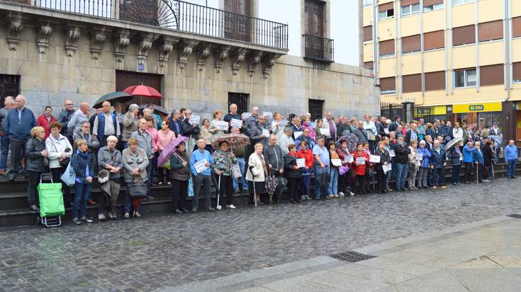 Pentsiodunak kalera atera dira berriro