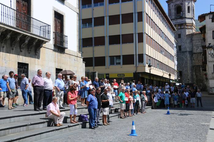 Beroari aurre eginez aldarrikatu dituzte pentsio duinak