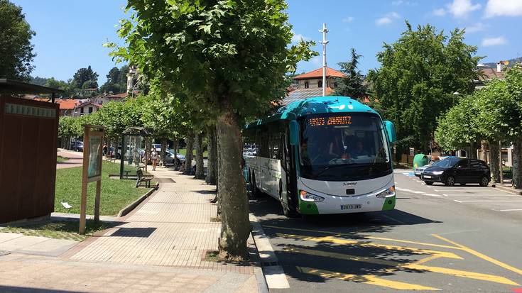 Ostegunetik aurrera abuztuko ordutegiarekin eskainiko dute zerbitzua bailarako autobusek