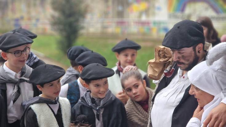 Olentzero eta Mari Domingi iritsi dira Errezilera