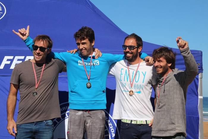 SUP Surf Txapelketa jokatu da goizean Zarautzen